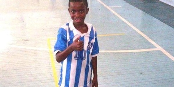 巴西队球员房间有自己儿时照片 你猜得出谁是谁吗