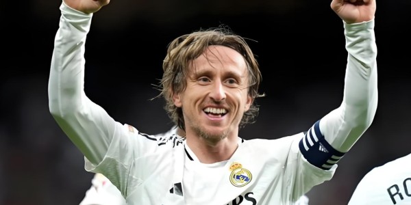 莫德里奇皇马生涯荣誉一览：6座欧冠奖杯，打破梅罗垄断斩获金球奖