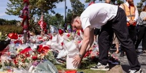 ️ 爱德华兹、罗伯逊、斯洛特到安菲尔德为若塔和席尔瓦献花