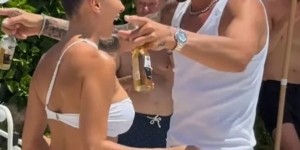 甜蜜满满！拉亚与模特妻子度蜜月享受浪漫时光